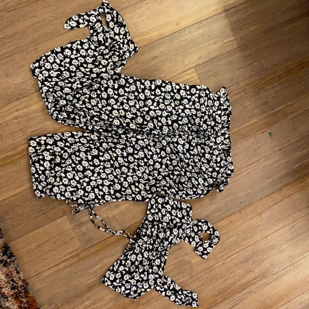 Black & White Floral Set - Picture 4 of 4